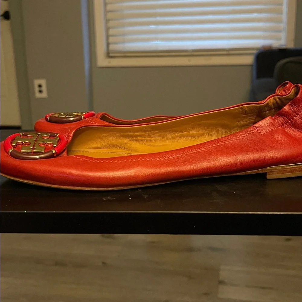 Tory Burch Red Leather Flats with Gold Logo - Picture 4 of 5